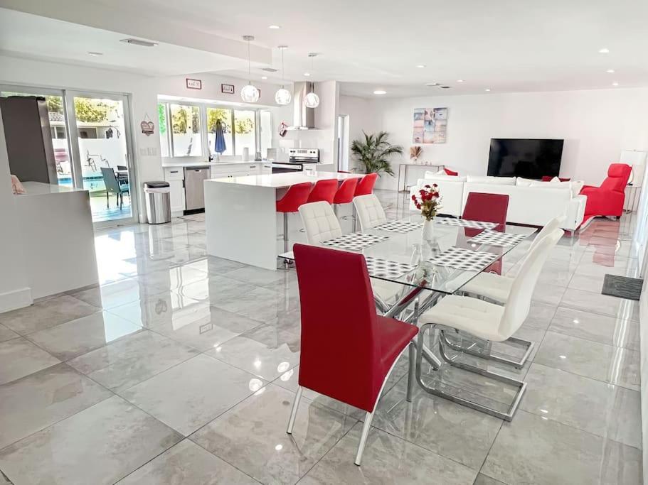 Luxurious & Modern Open Floor Plan Heated Pool Villa Hollywood Luaran gambar