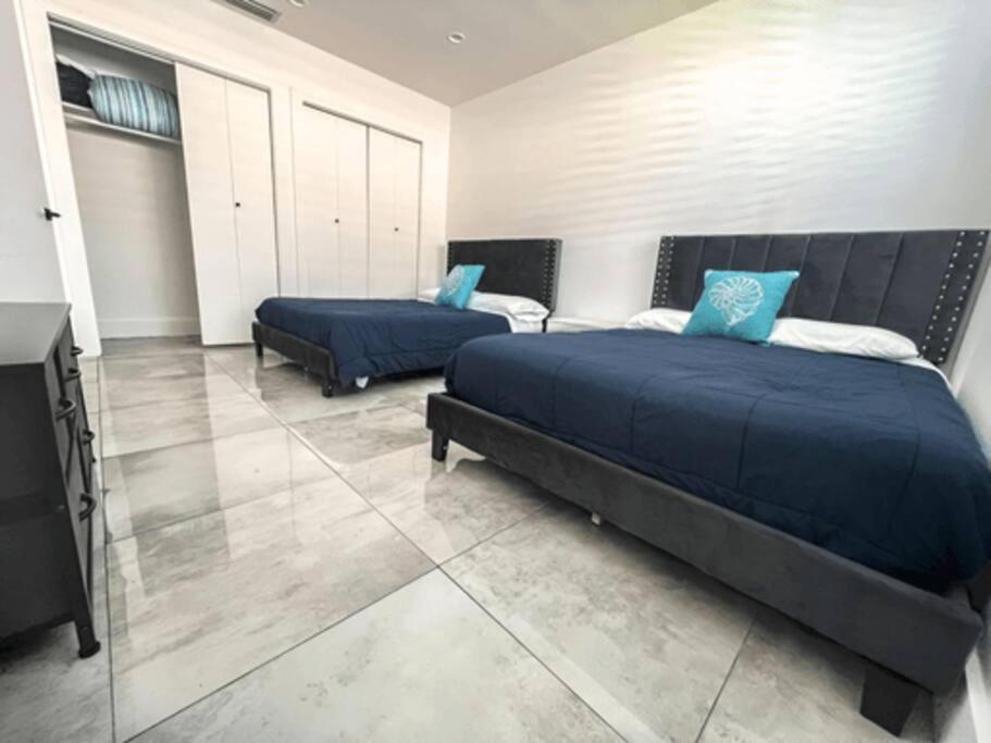 Luxurious & Modern Open Floor Plan Heated Pool Villa Hollywood Luaran gambar