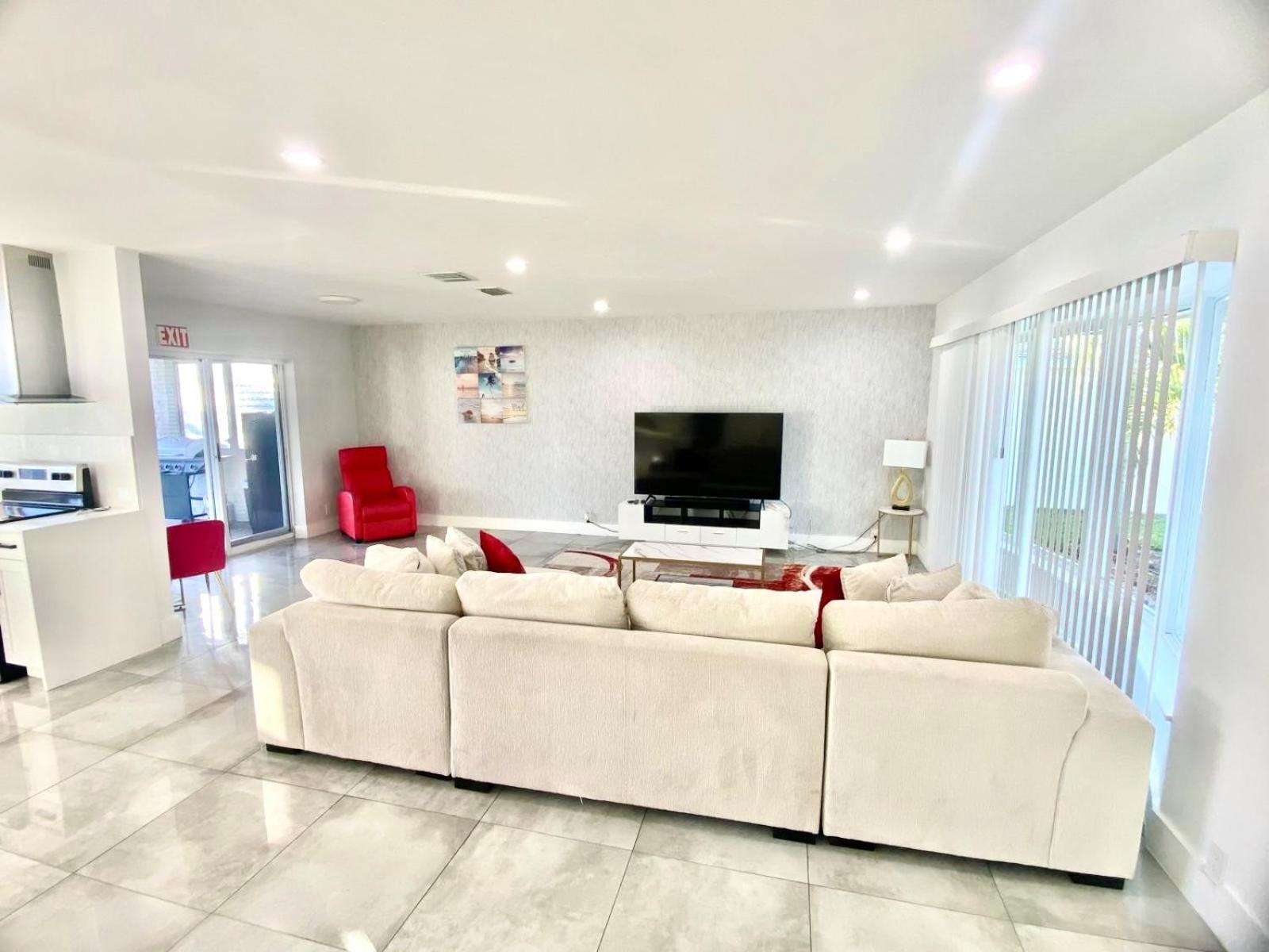 Luxurious & Modern Open Floor Plan Heated Pool Villa Hollywood Luaran gambar